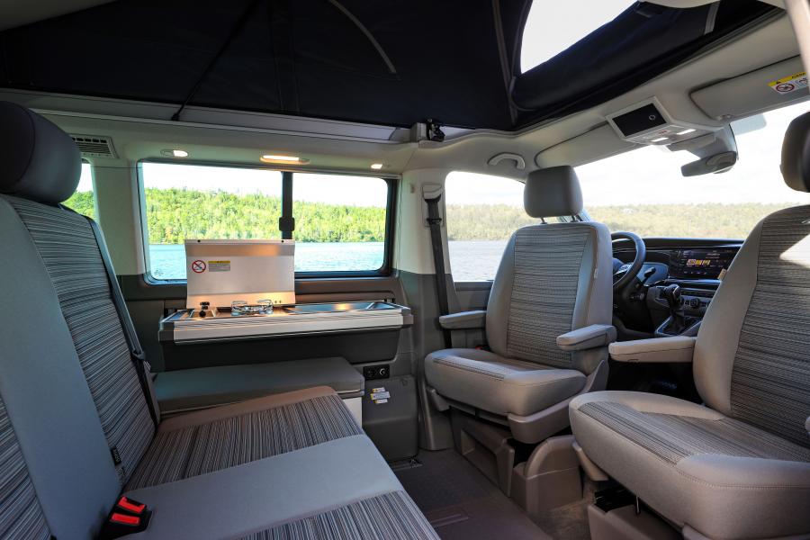 Интерьер Volkswagen California Ocean (T6.1) 2019 года  (WW) (фото 13 из 30)